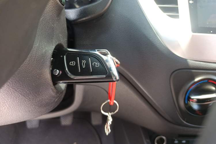 Used Hyundai Verna (new generation) 2016 1.4L Manual Cool Edition GLS Vehicle Key