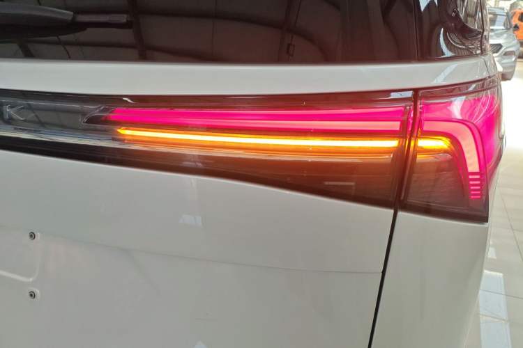 Used Buick GL8 New Energy 2025 Lu Shang Luxury Edition 7-Seater
