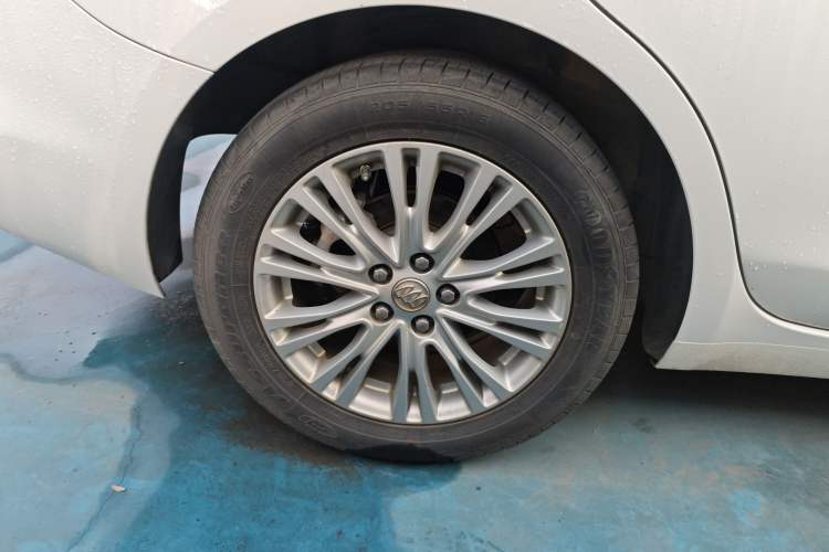 Used Buick GT 2017 15N Automatic Elite Version Exterior 5