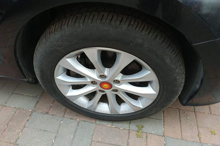 Used Hongqi H7 2017 1.8T Luxury Model Right Front Wheel Hub