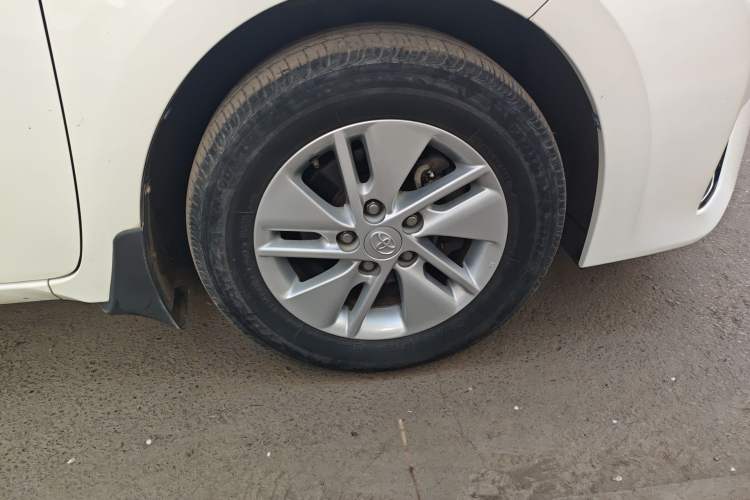 Used Toyota Corolla 2014 1.6L CVT GL Right Front Wheel Hub