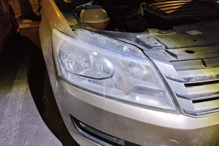 Used Volkswagen Santana 2013 1.6L Manual Comfort Edition Right Front Headlight