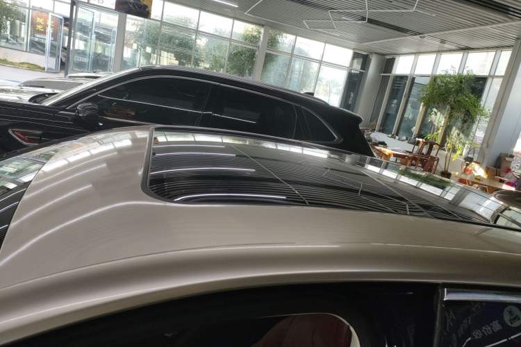 Used Hongqi H5 2025 2.0T Automatic Flag Edition – 500 000 Units Commemorative Version
