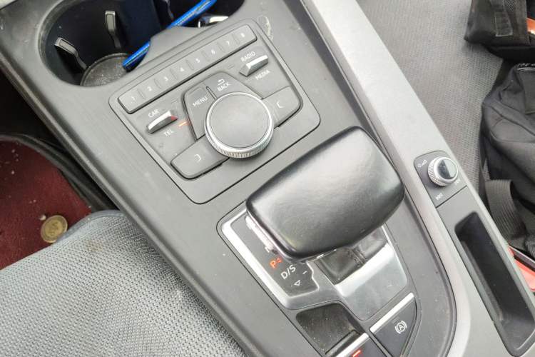 Used Audi A4L 2017 Plus 40 TFSI Ambition Model Gear Lever