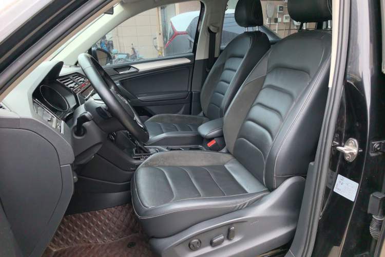 Used Volkswagen Tiguan L 2019 Updated Version 330TSI Automatic Two-Wheel Drive Panoramic Comfort Edition China VI Standard
