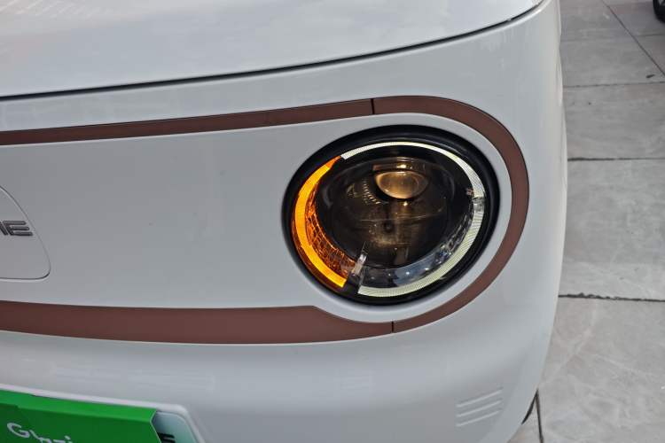 Used Geely Galaxy Panda 2024 Panda Mini 200km Endurance Bear Left Front Headlight