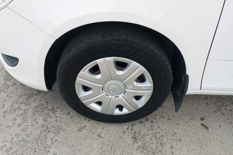 Used Skoda Fabia 2014 1.4L Automatic Crystal Edition Left Front Wheel Hub