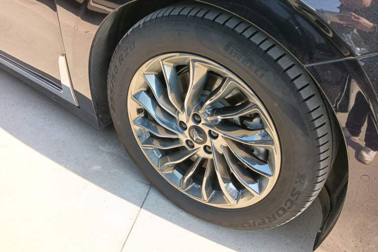 Used VOYAH Dream 2024 PHEV Extended-Range Premium Edition
