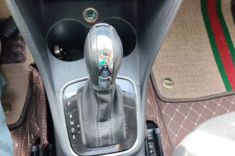 Used Volkswagen Polo 2014 1.6L Cross Polo Automatic Gear Lever