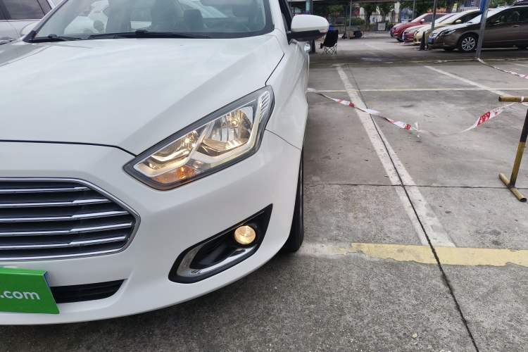 Used Ford Escort 2015 1.5L Automatic Fashion Model Left Front Headlight