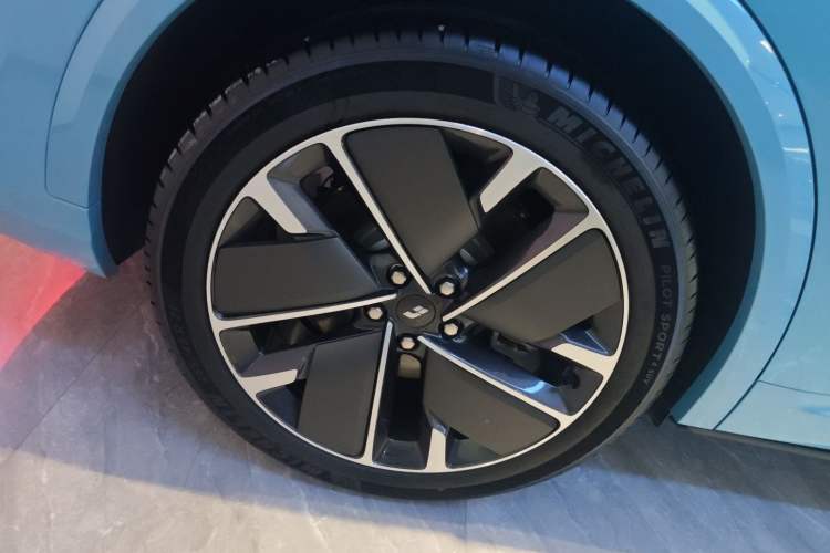 Used Li Auto L8 2025 Ultra Smart Refreshed Edition Right Rear Wheel Hub