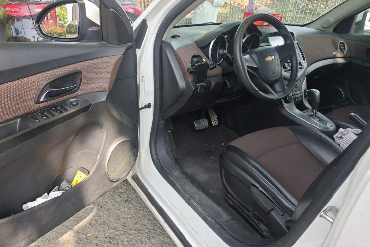 Used Chevrolet Cruze 2015 Hatchback 1.6L Automatic Comfort Edition