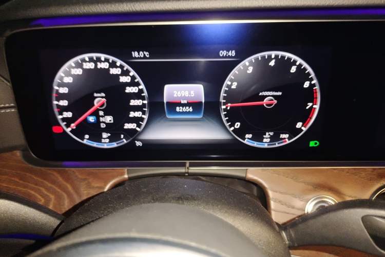 Used Mercedes-Benz E-Class 2020 Facelift E 300 L Stylish Edition Odometer Close Up