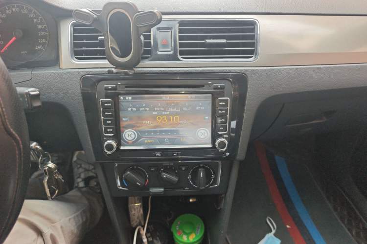 Used Volkswagen Santana 2015 1.4L Manual Comfort Edition Audio And AC Panel