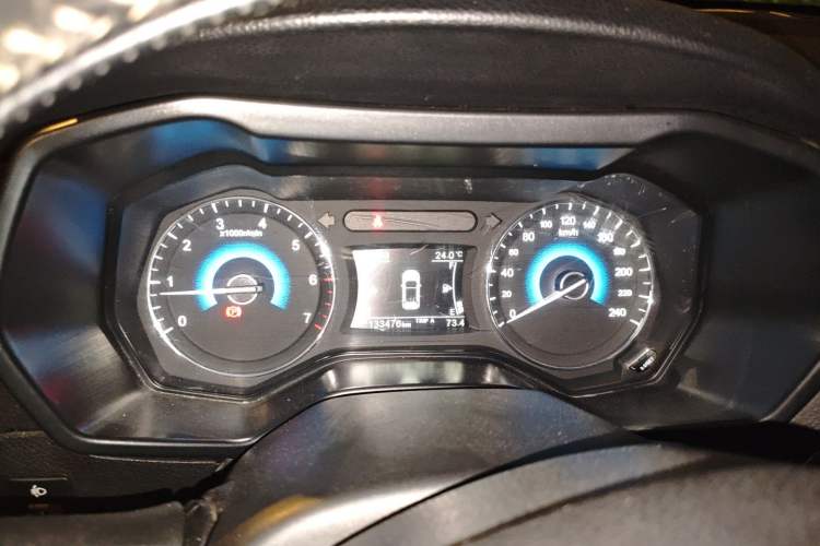 Used Dongfeng Fengon 580 2016 1.5T Manual Luxury Edition
