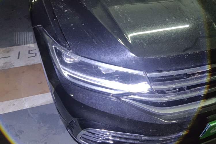 Used Volkswagen Tiguan L 2023 Facelifted 380TSI Automatic All-Wheel Drive R-Line Plus Version 7-Seater Right Front Headlight