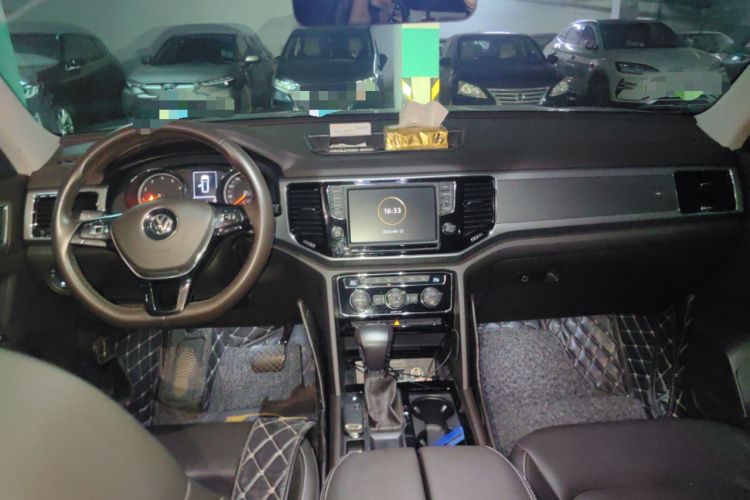 Used Volkswagen Teramont 2017 330TSI Two-Wheel-Drive Luxury Edition Center Console