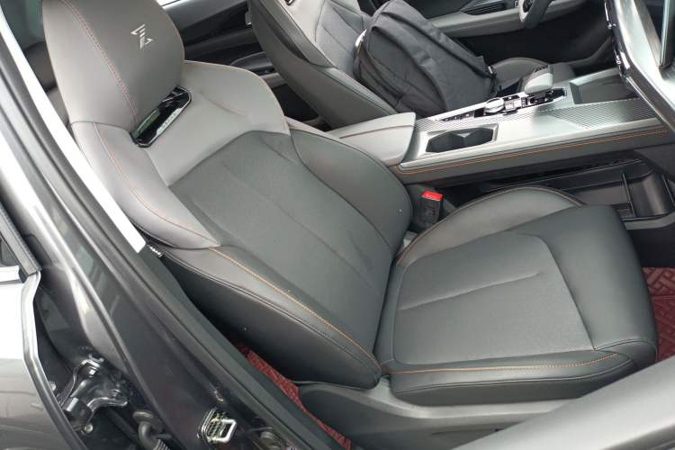 Used CHANGAN OSHAN Z6 2023 Blue Whale 1.5T DCT Smart Navigation Model Right Front Seat