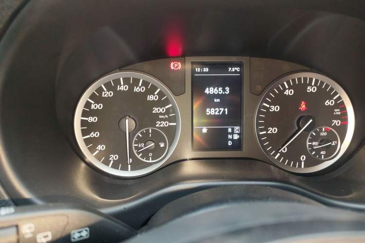 Used Mercedes-Benz Vito 2018 2.0T Elite Version 7 Seats China VI Emission Standard
