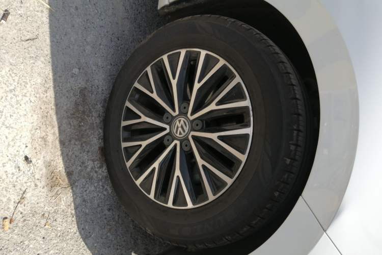 Used Volkswagen Sagitar 2021 280TSI DSG Comfort Connect Edition Right Front Wheel Hub