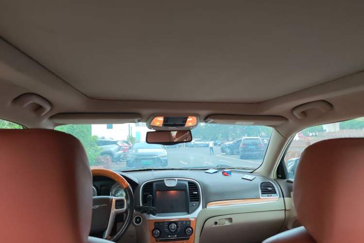 Used Chrysler 300C 2013 3.6L Luxury Edition
