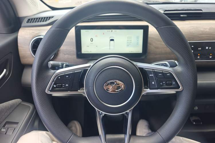 Used Ruichi EC75 2025 Model Passenger Vehicle Smart Driving Ultra-Charging Edition, Pioneer Type I, 52.16 kWh