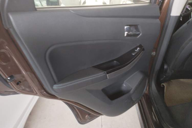 Used Venucia T70 2016 2.0L CVT Smart Choice Edition
