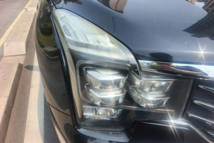 Used GAC Trumpchi GS7 2017 320T Two-Wheel-Drive Luxury Smart Connectivity Model Right Front Headlight