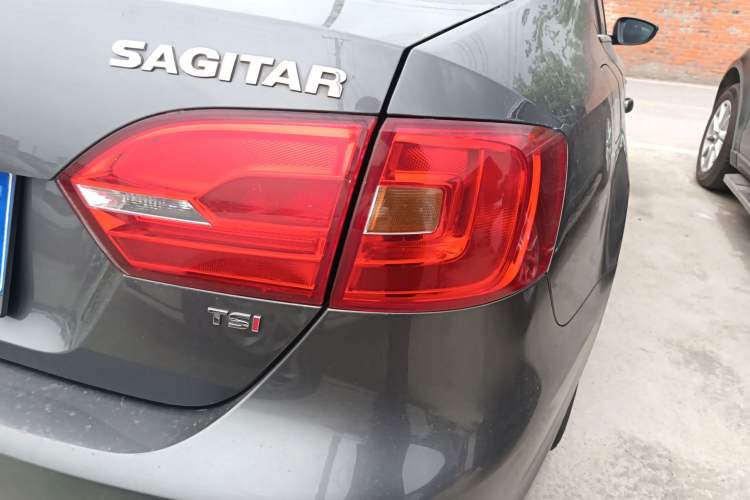 Used Volkswagen Sagitar 2012 1.4TSI Automatic Luxury Edition Right Rear Taillight