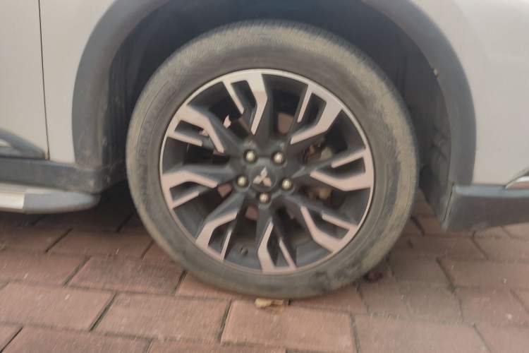 Used Mitsubishi Outlander 2019 2.0L Two-Wheel Drive Comfort Edition 5 Seats China V Standard