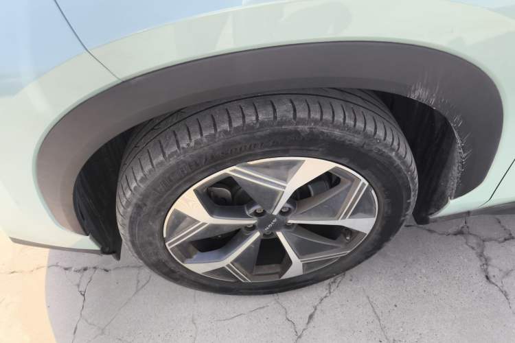 Used AION V 2021 Plus 70 Smart Edition Lithium Iron Phosphate Left Front Wheel Hub