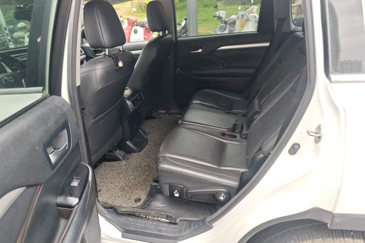 Used Toyota Highlander 2017 2.0T Four-Wheel Drive Luxury Edition 7 Seats Left Rear Seat