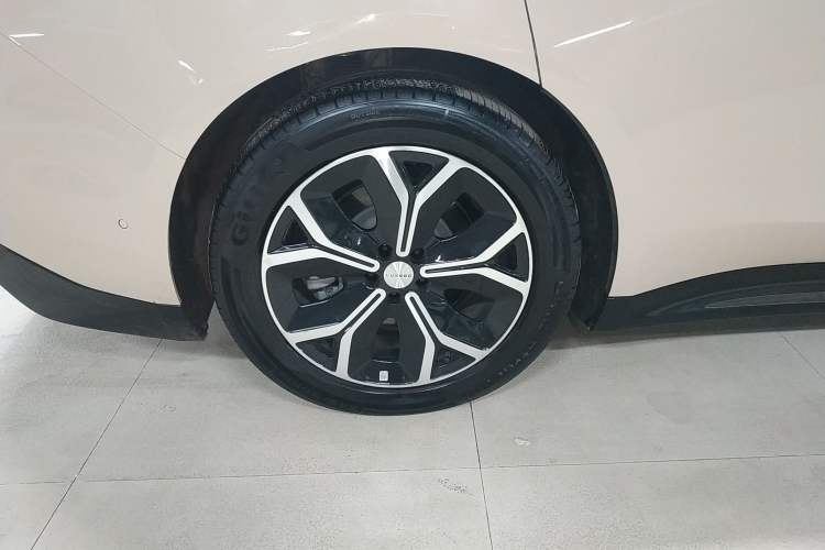 Used Hima Luxeed S7 2025 705 km Pro