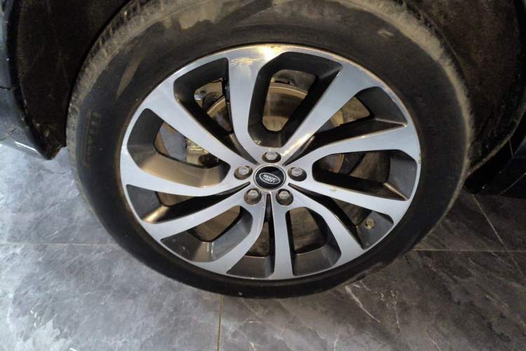 Used Land Rover Discovery Sport 2020 249 PS R-Dynamic Performance Edition Right Rear Wheel Hub