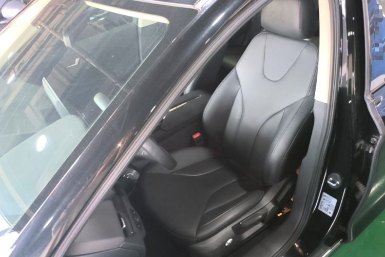 Used Hongqi E-QM5 2022 431 km Charge & Enjoy Edition
