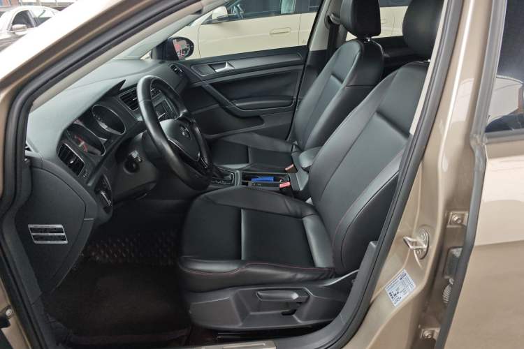 Used Volkswagen Golf 2016 1.6L Automatic Fashion Model