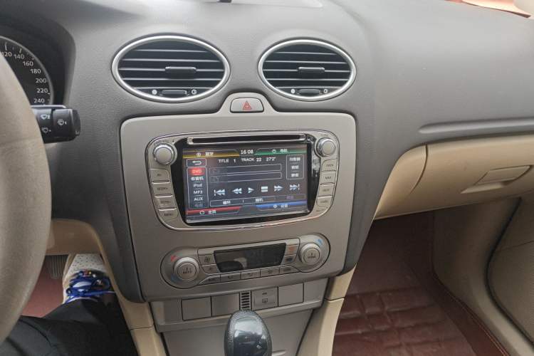 Used Ford Focus 2013 Sedan Classic 1.8L Automatic Fashion Edition