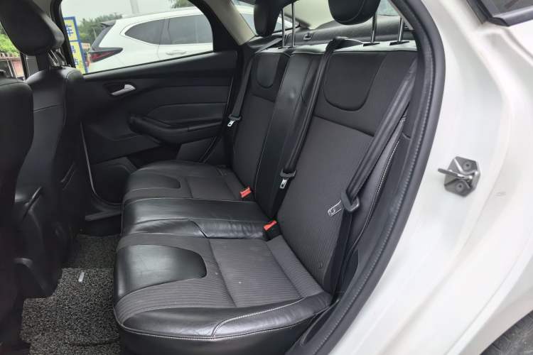 Used Ford Focus 2012 Sedan 1.6L Automatic Fashion Edition