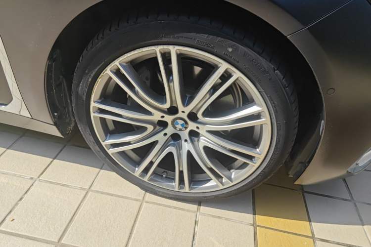 Used BMW 7 Series 2019 740Li xDrive Executive Luxury Package Right Front Wheel Hub