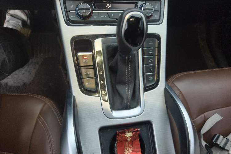 Used Geely Auto Emgrand X7 Sport 2016 1.8TD Automatic All-Wheel-Drive ZhiZun Edition Gear Lever