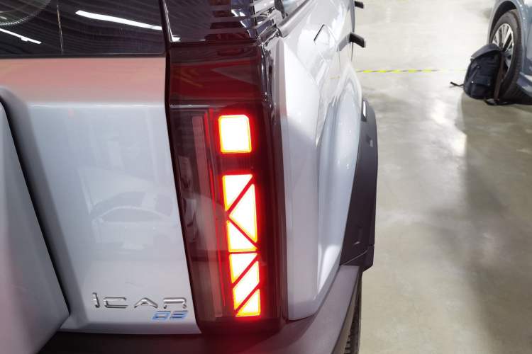 Used iCAR 03 2024 401km Range Two-Wheel Drive Standard Yuechao Version Exterior 6