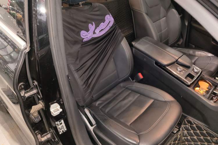 Used Mercedes-Benz GLE Coupe 2017 GLE 320 4MATIC Coupe SUV Right Front Seat