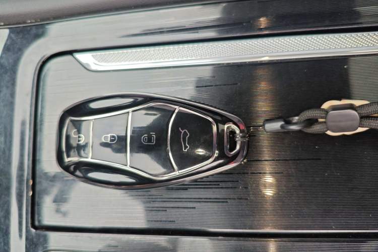 Used Hongqi H6 2023 2.0T Zhiyi Version