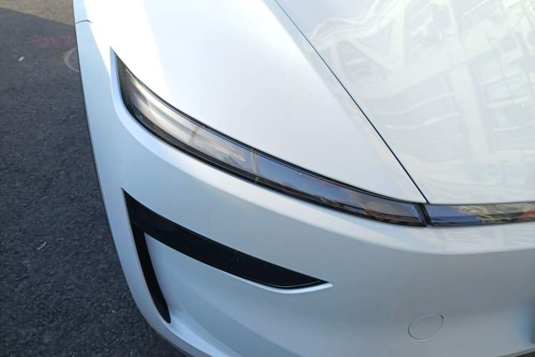 Used Tesla Model Y L 2025 Model Long-Range All-Wheel-Drive Version
