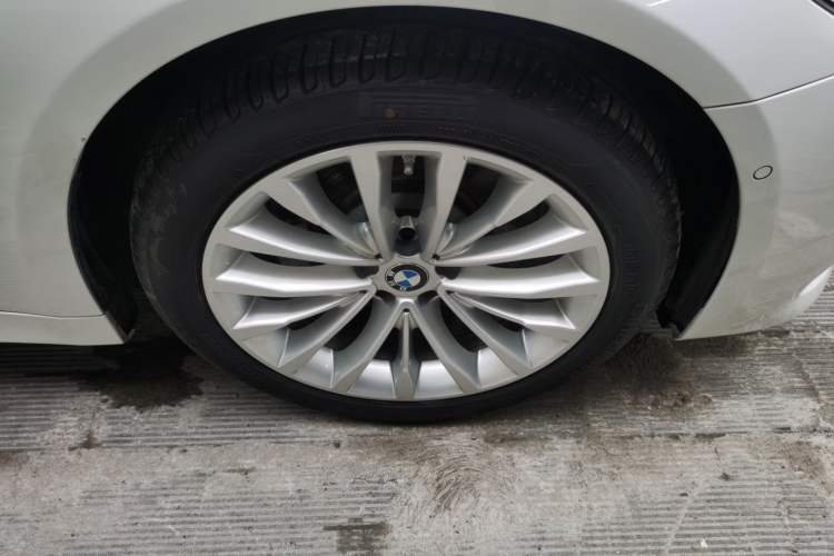 Used BMW 5 Series 2020 530Li Luxury Edition Premium Package Right Front Wheel Hub