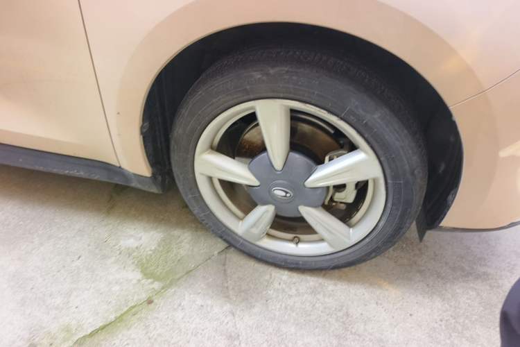 Used ORA Good Cat 2023 401 km Standard Range Premium Trim Ternary Lithium Right Front Wheel Hub