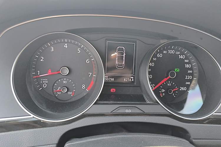 Used Volkswagen Magotan 2018 330TSI DSG Advanced Model Odometer Close Up