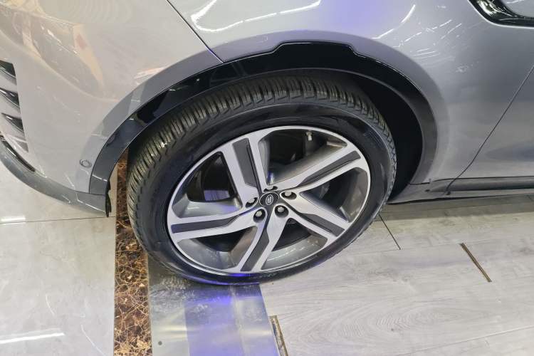 Used Land Rover Discovery 2021 360 PS R-Dynamic HSE Left Front Wheel Hub