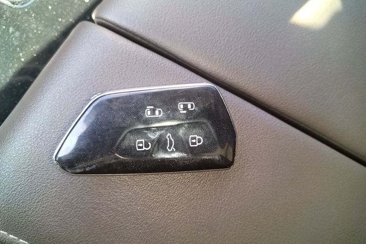 Used Volkswagen Viloran 2024 330TSI Luxury Edition
