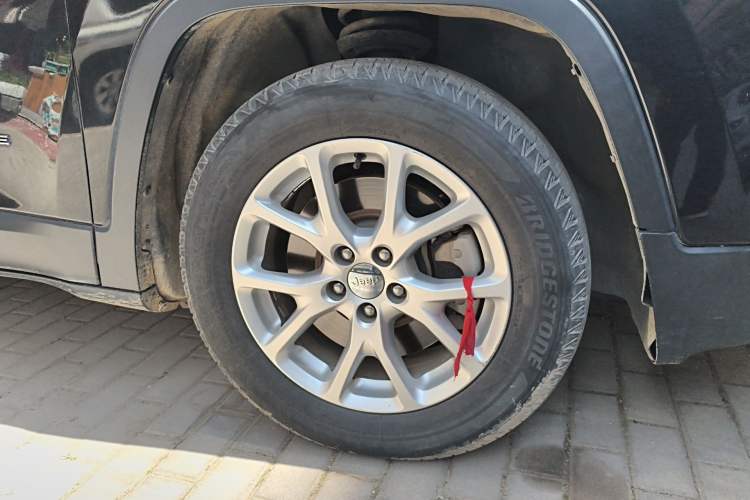 Used Jeep Cherokee 2017 2.0L Superior Edition
